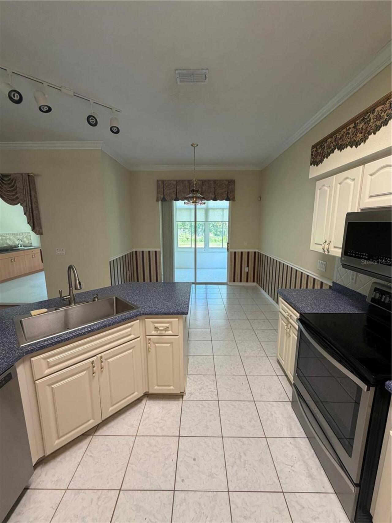 Listing Photo 14