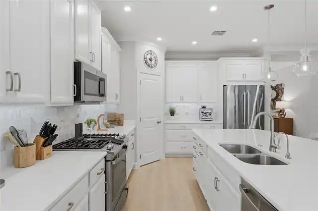 Listing Photo 11