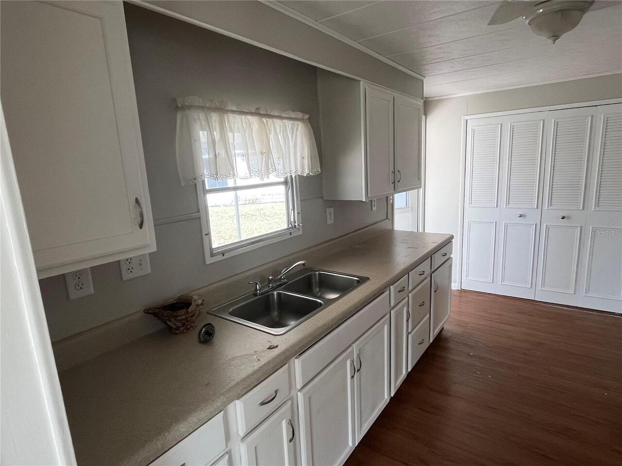 Listing Photo 11