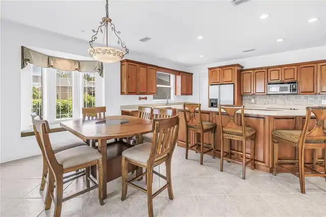 Listing Photo 8