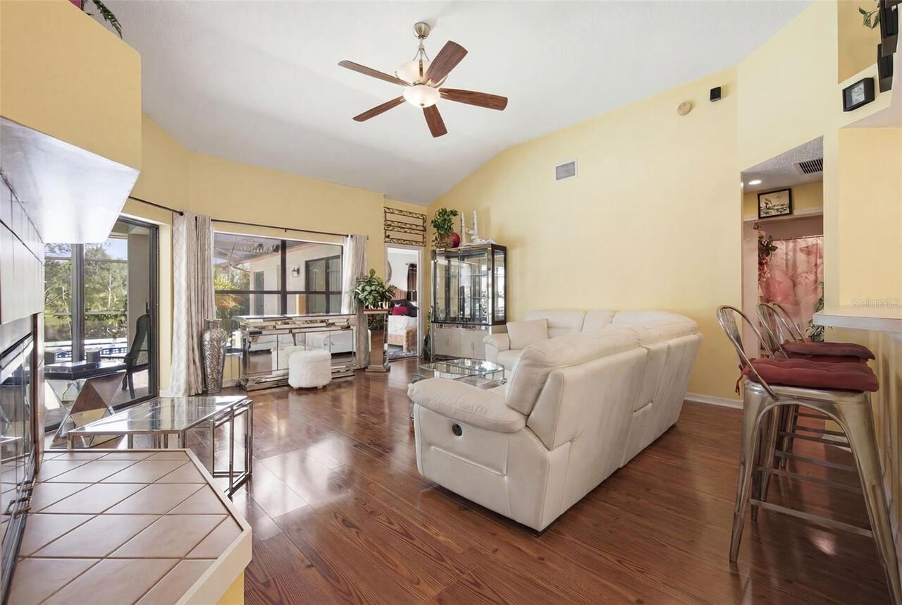 Listing Photo 12