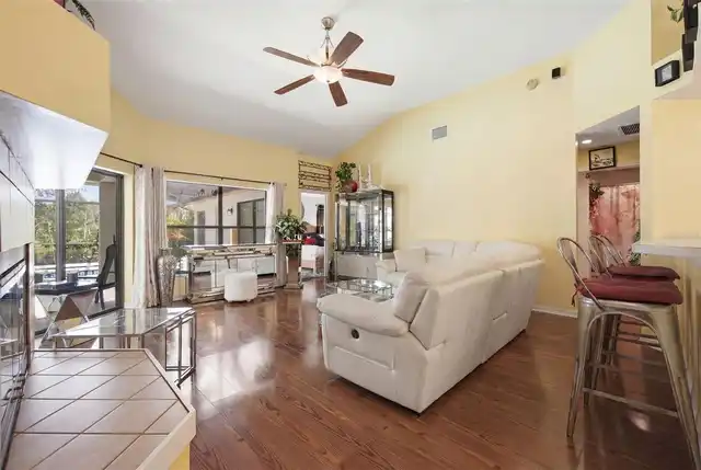 Listing Photo 12