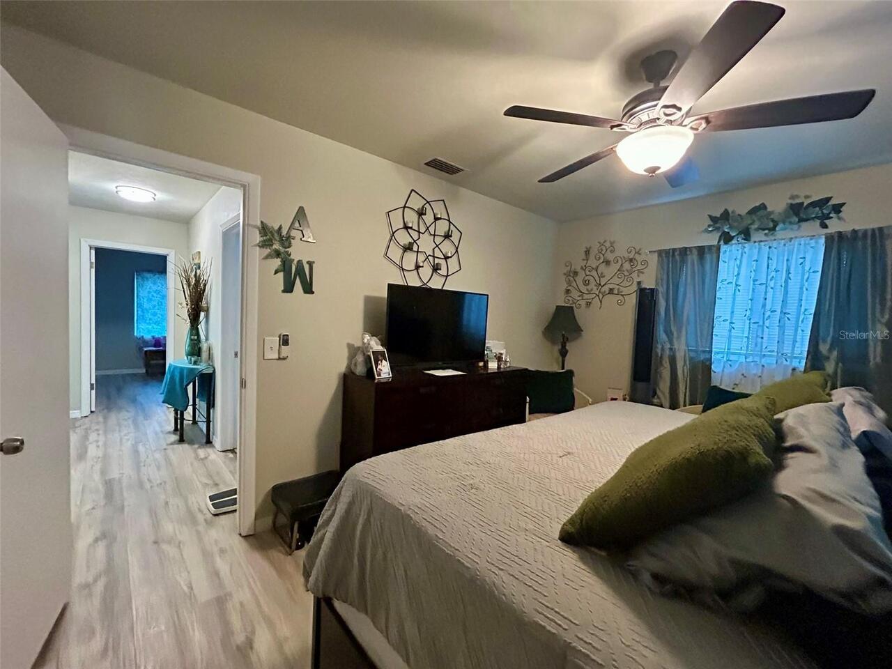 Listing Photo 12