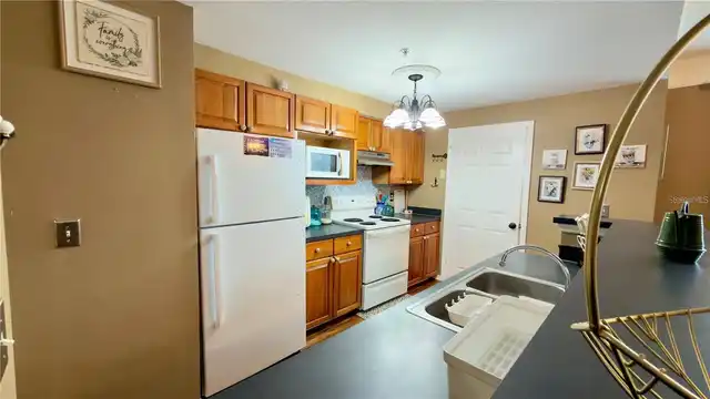 Listing Photo 11
