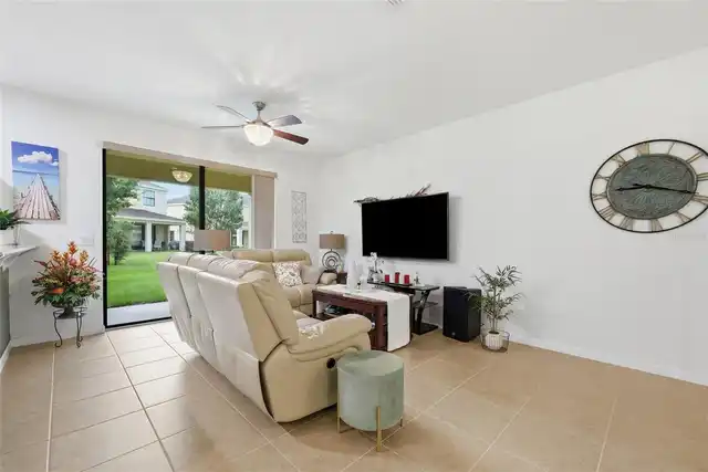 Listing Photo 12