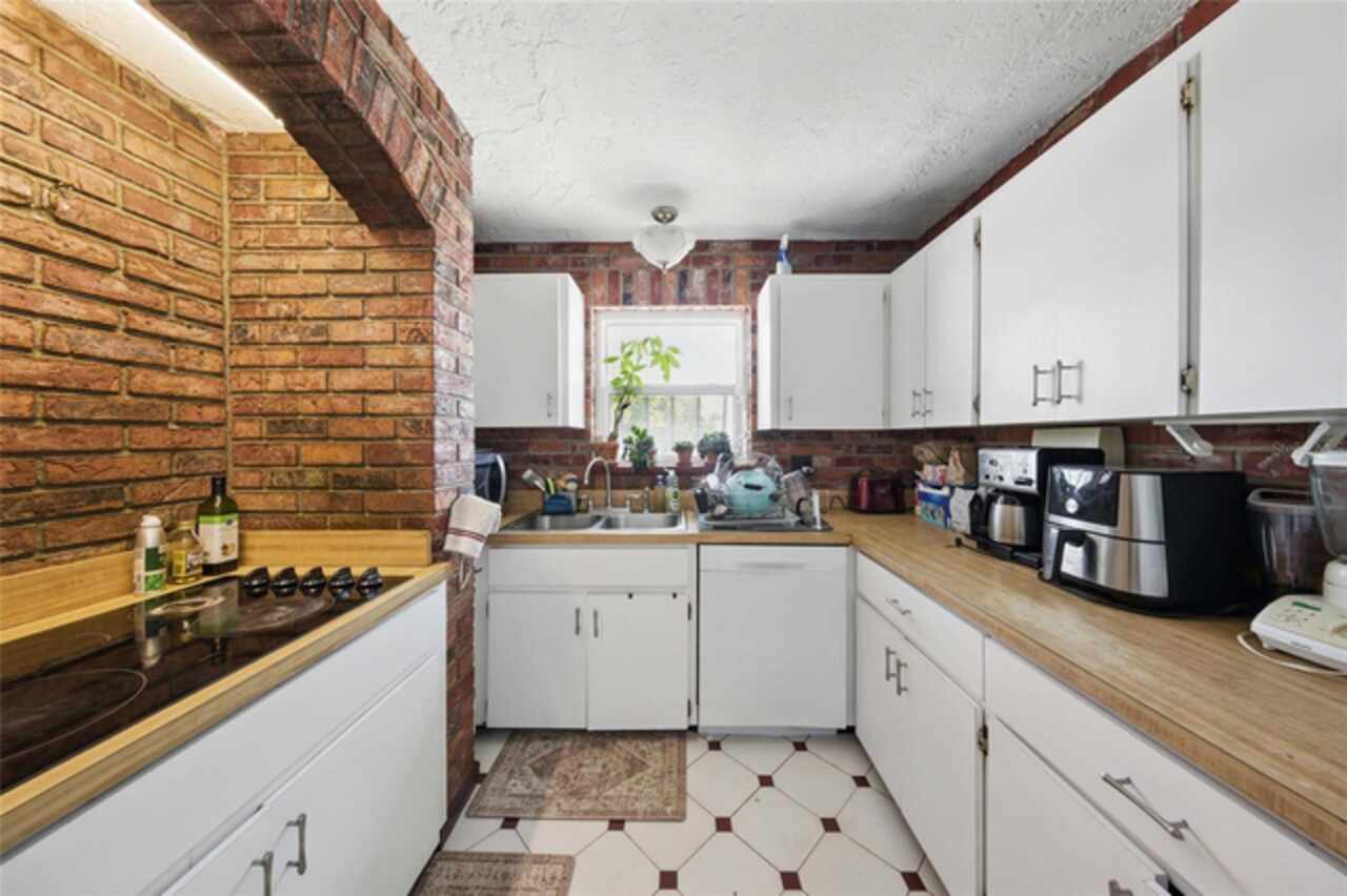 Listing Photo 10