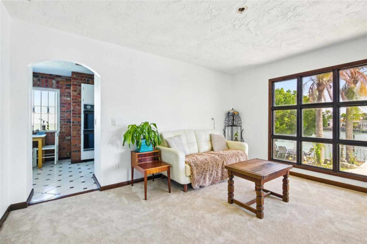 Listing Photo 12
