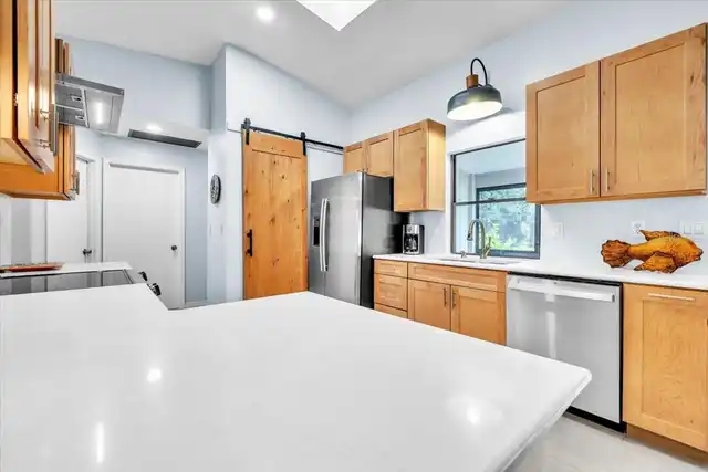 Listing Photo 11