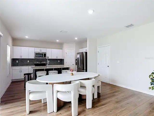 Listing Photo 8
