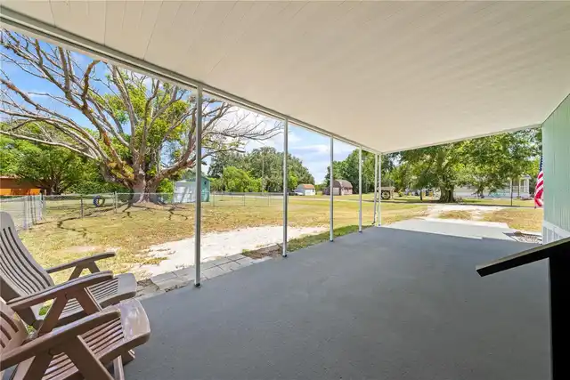 Listing Photo 11