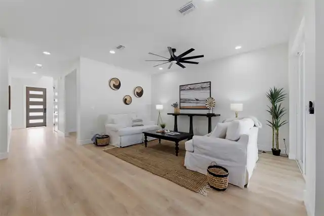 Listing Photo 25