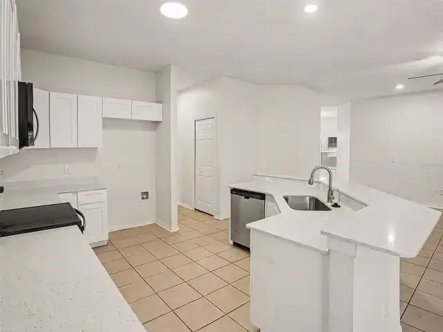 Listing Photo 10