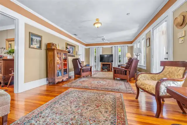 Listing Photo 10