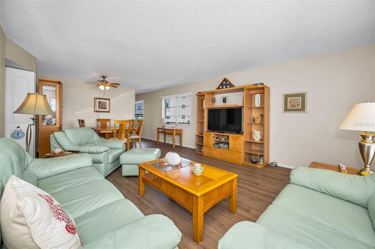 Listing Photo 12