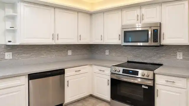 Listing Photo 12