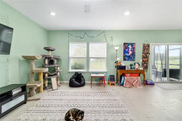Listing Photo 18