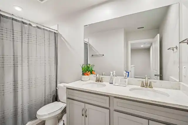 Listing Photo 10