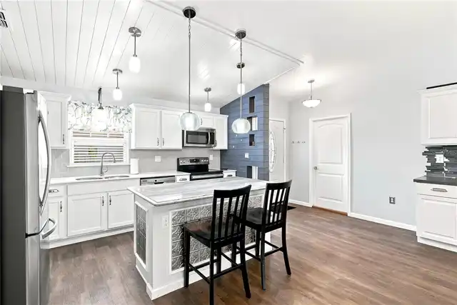 Listing Photo 8