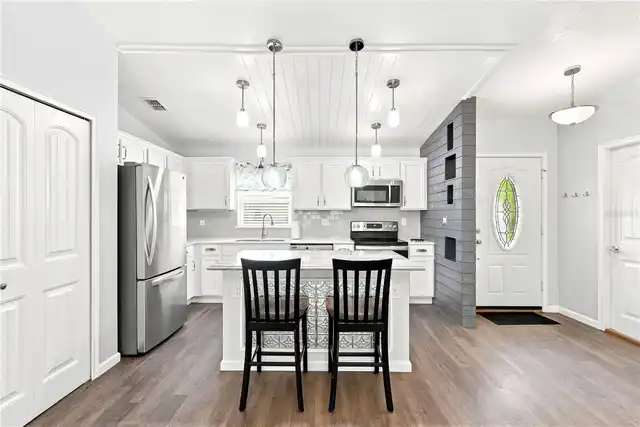 Listing Photo 10