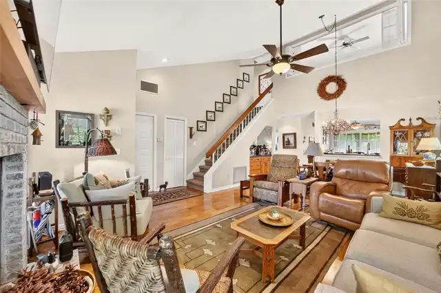Listing Photo 12