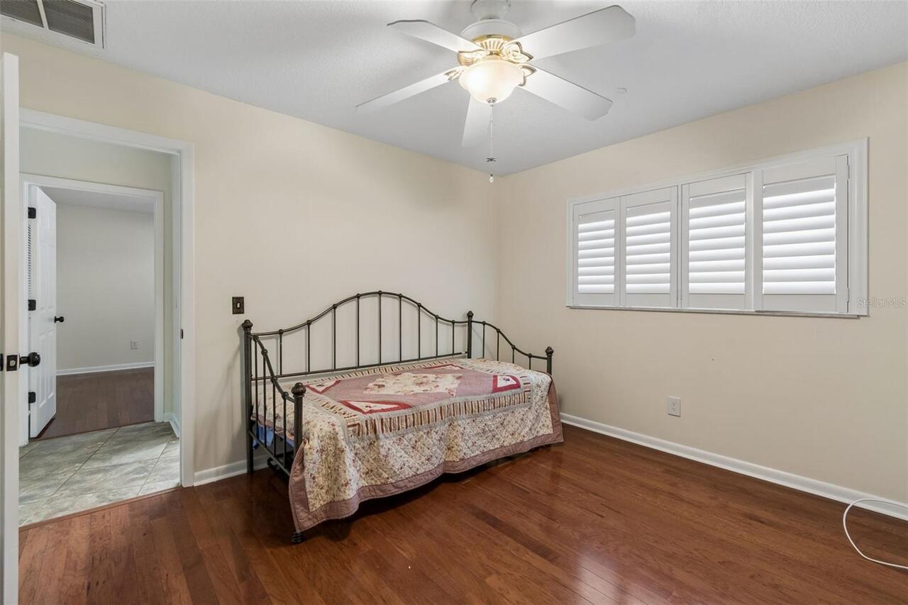 Listing Photo 14