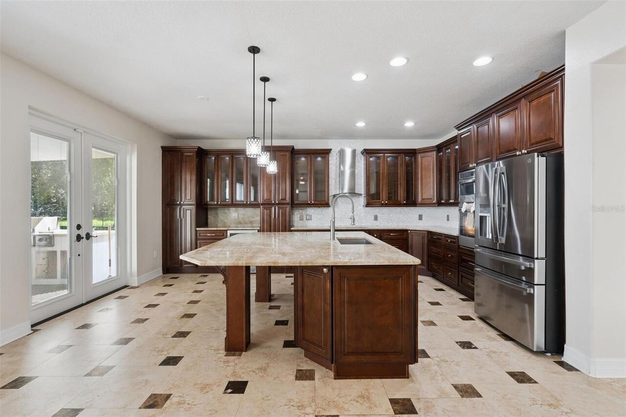 Listing Photo 11