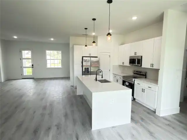 Listing Photo 12