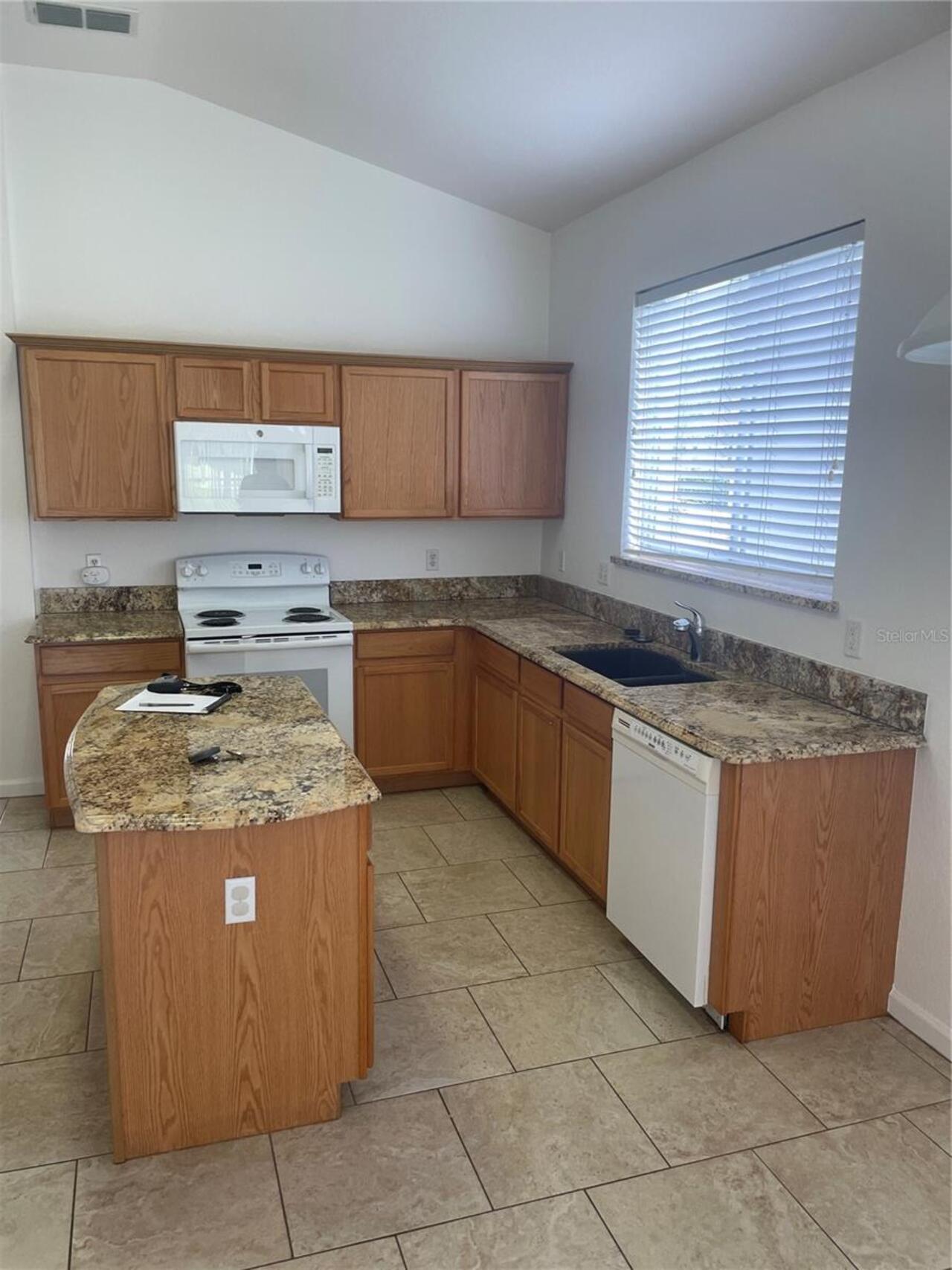 Listing Photo 12