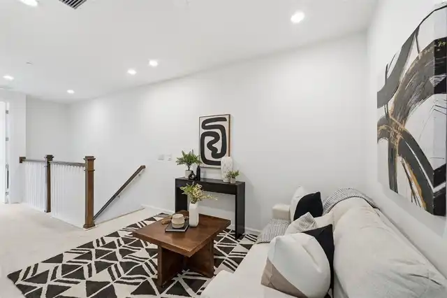 Listing Photo 12
