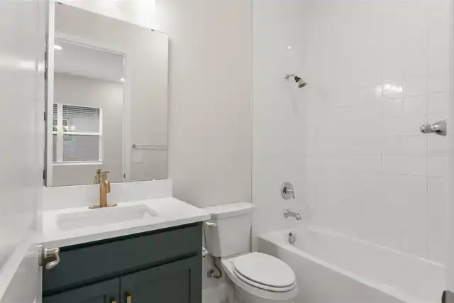 Listing Photo 10