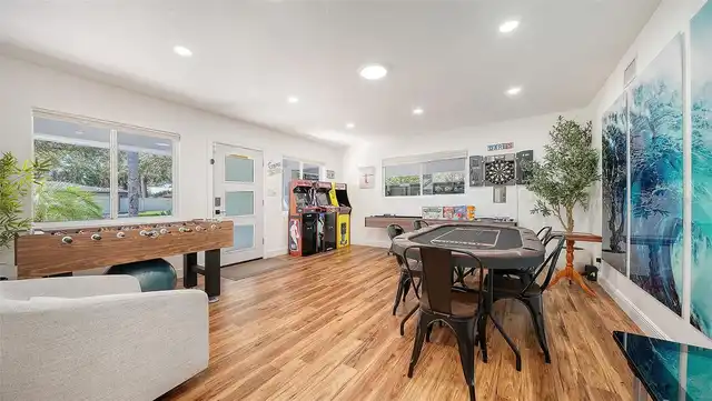 Listing Photo 11