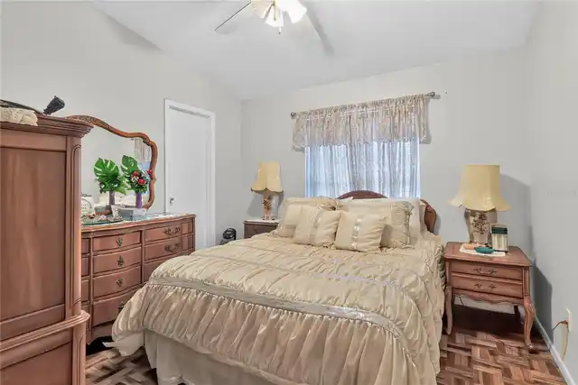 Listing Photo 12
