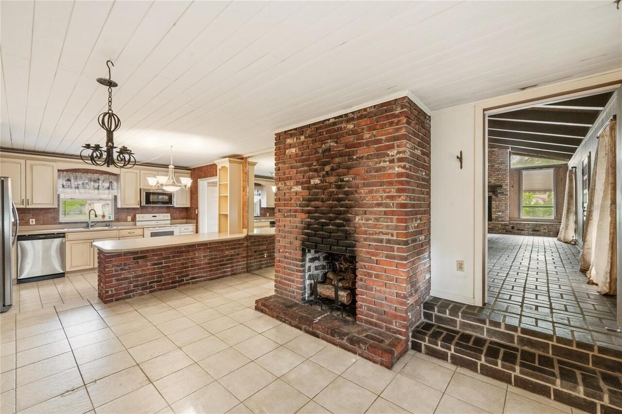 Listing Photo 12