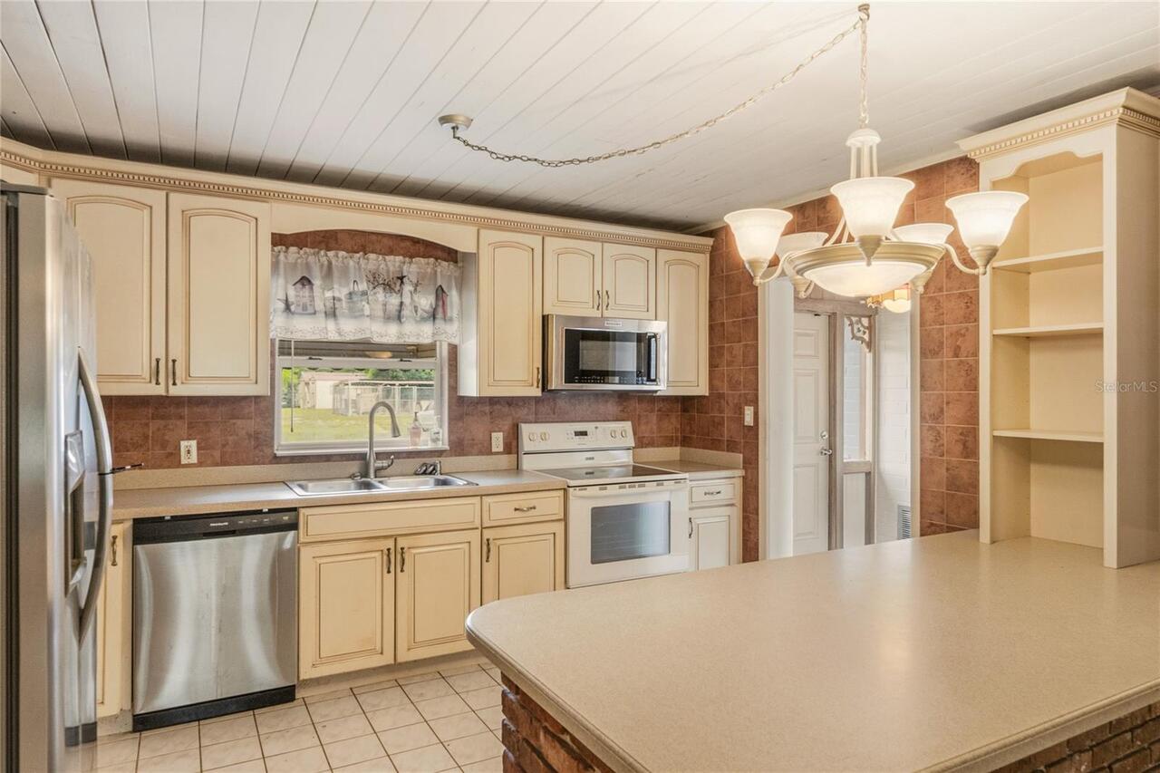 Listing Photo 11