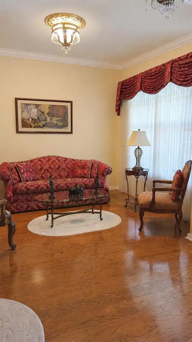 Listing Photo 12