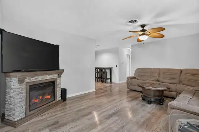 Listing Photo 8