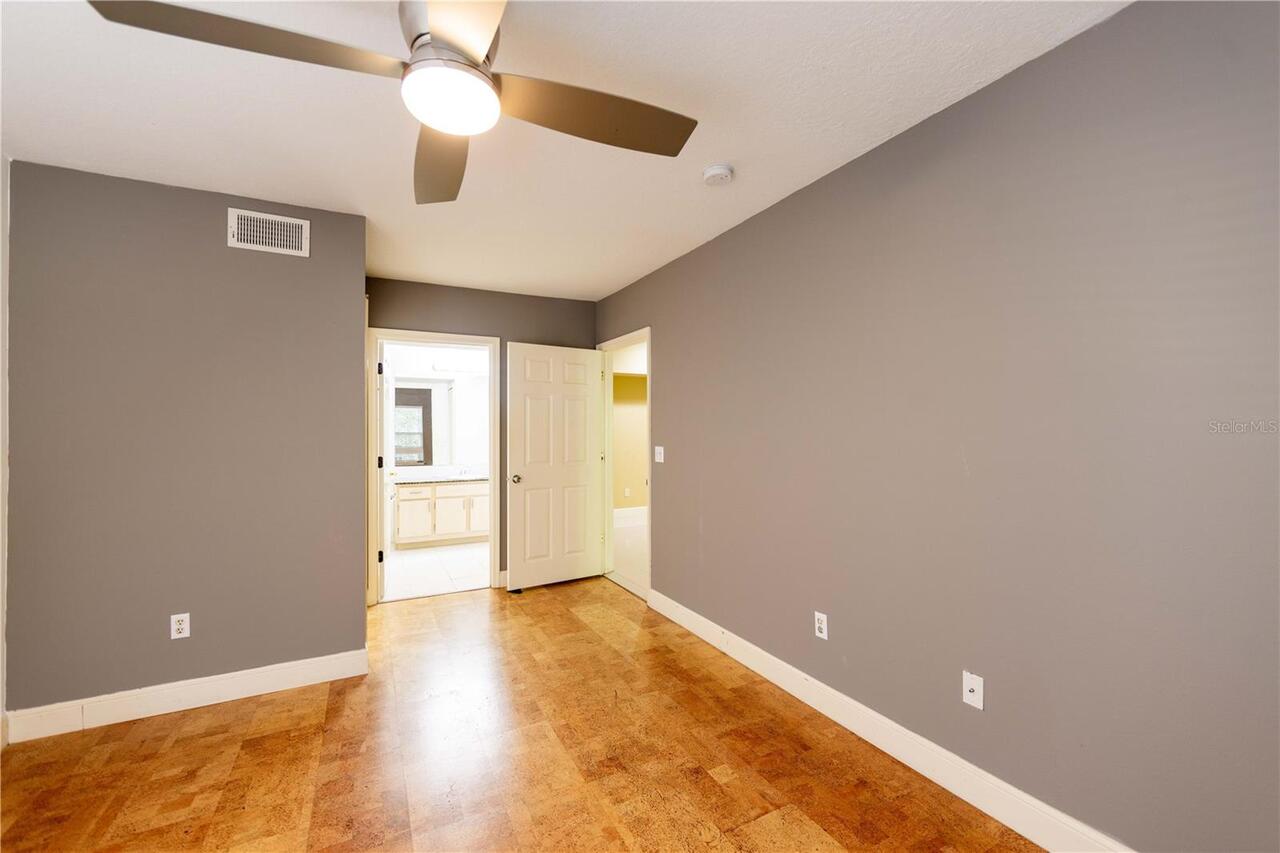 Listing Photo 14
