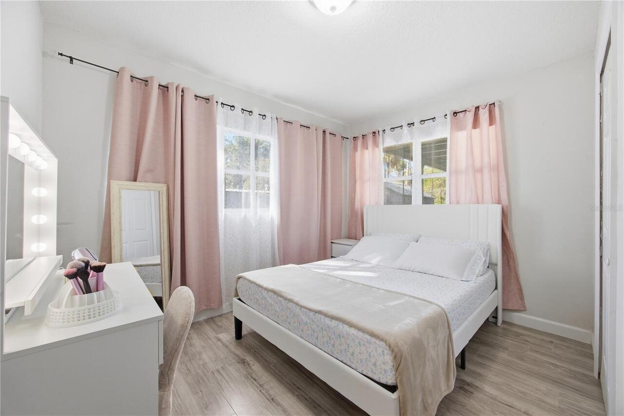 Listing Photo 12