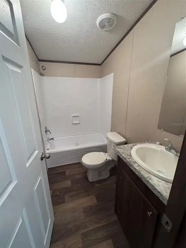 Listing Photo 9