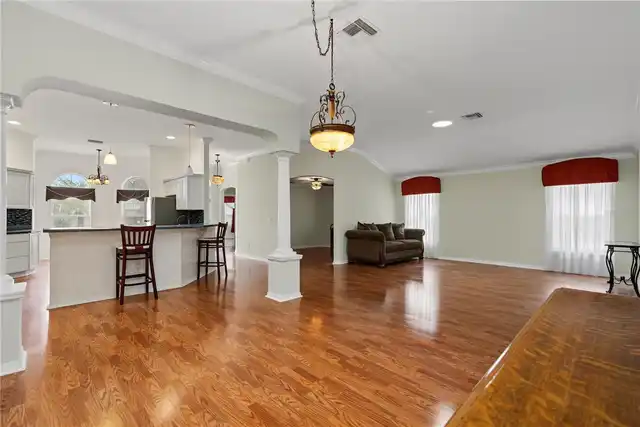 Listing Photo 10