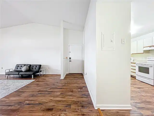 Listing Photo 9