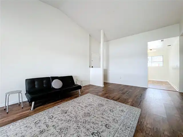 Listing Photo 14