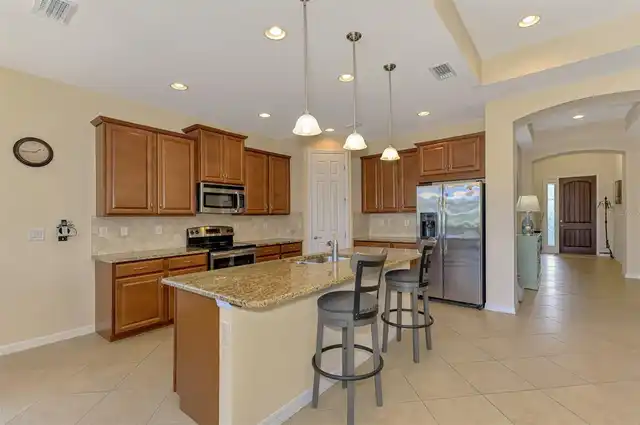 Listing Photo 11