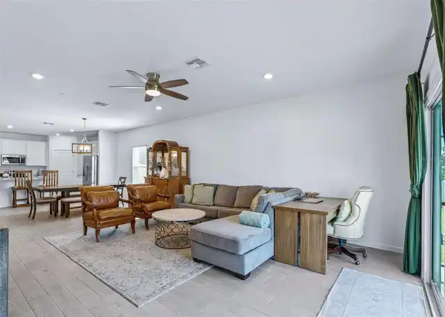 Listing Photo 11