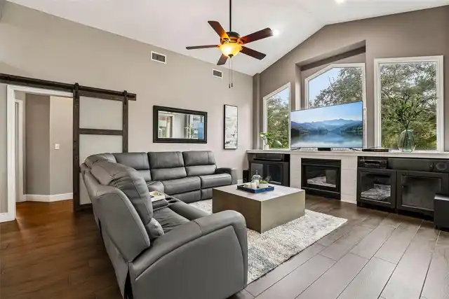 Listing Photo 17