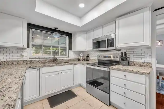 Listing Photo 12