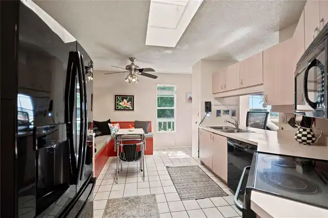 Listing Photo 14