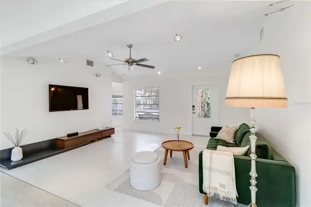 Listing Photo 8