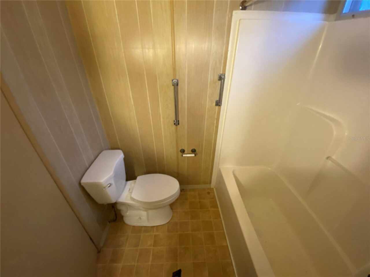 Listing Photo 11