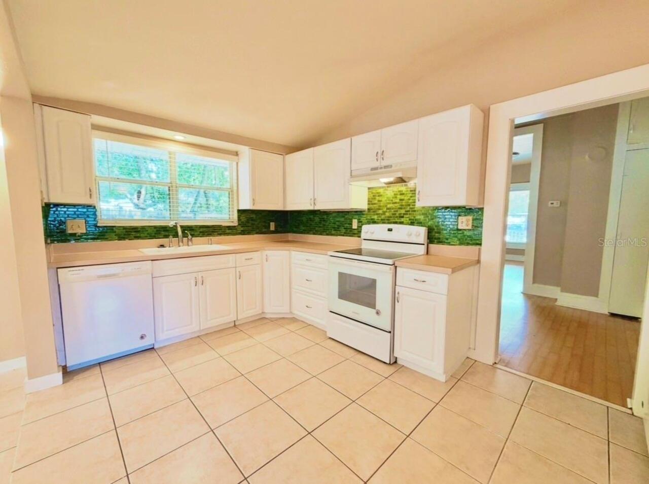 Listing Photo 16